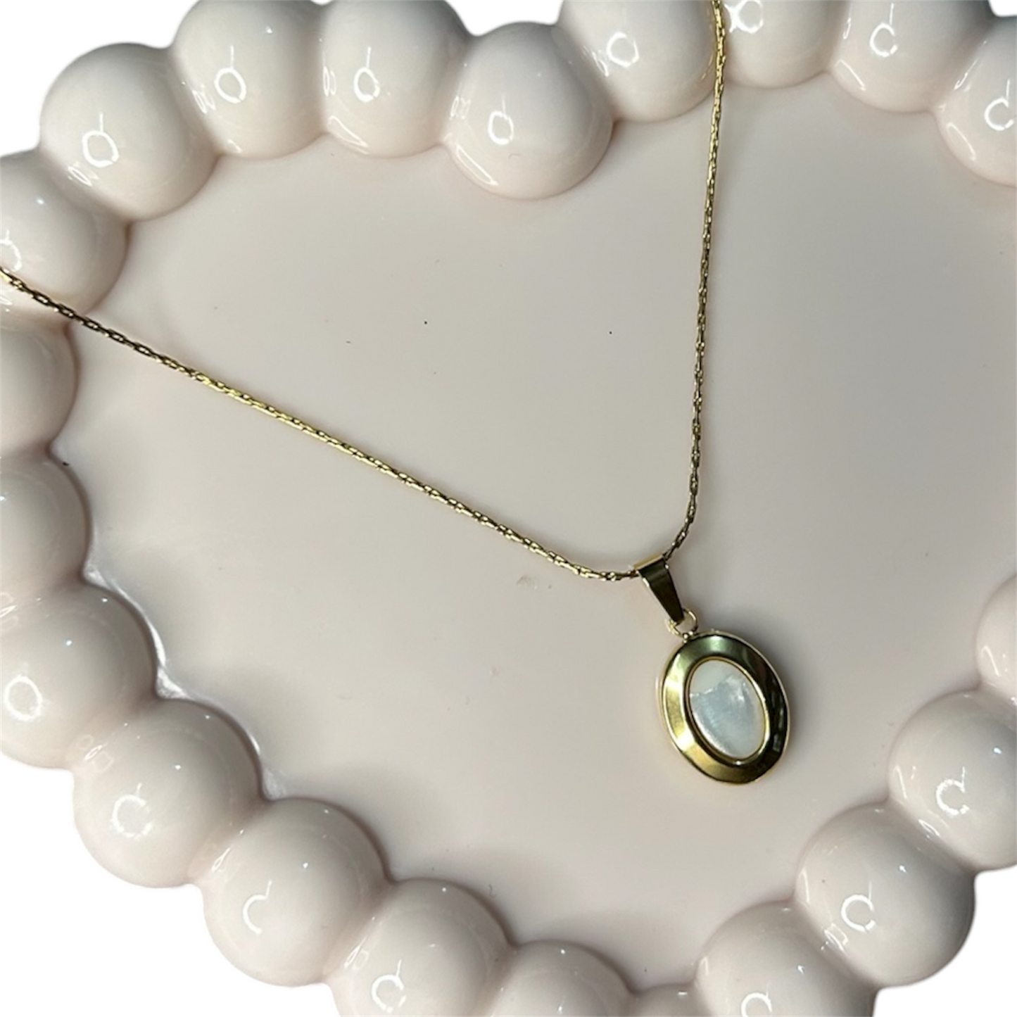 The Classic Pearl Oval Pendant